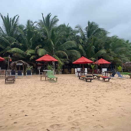 Canoe Beach Resort Tangalle Exteriör bild