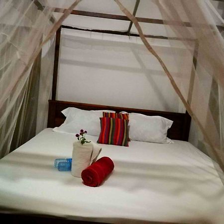 Canoe Beach Resort Tangalle Exteriör bild