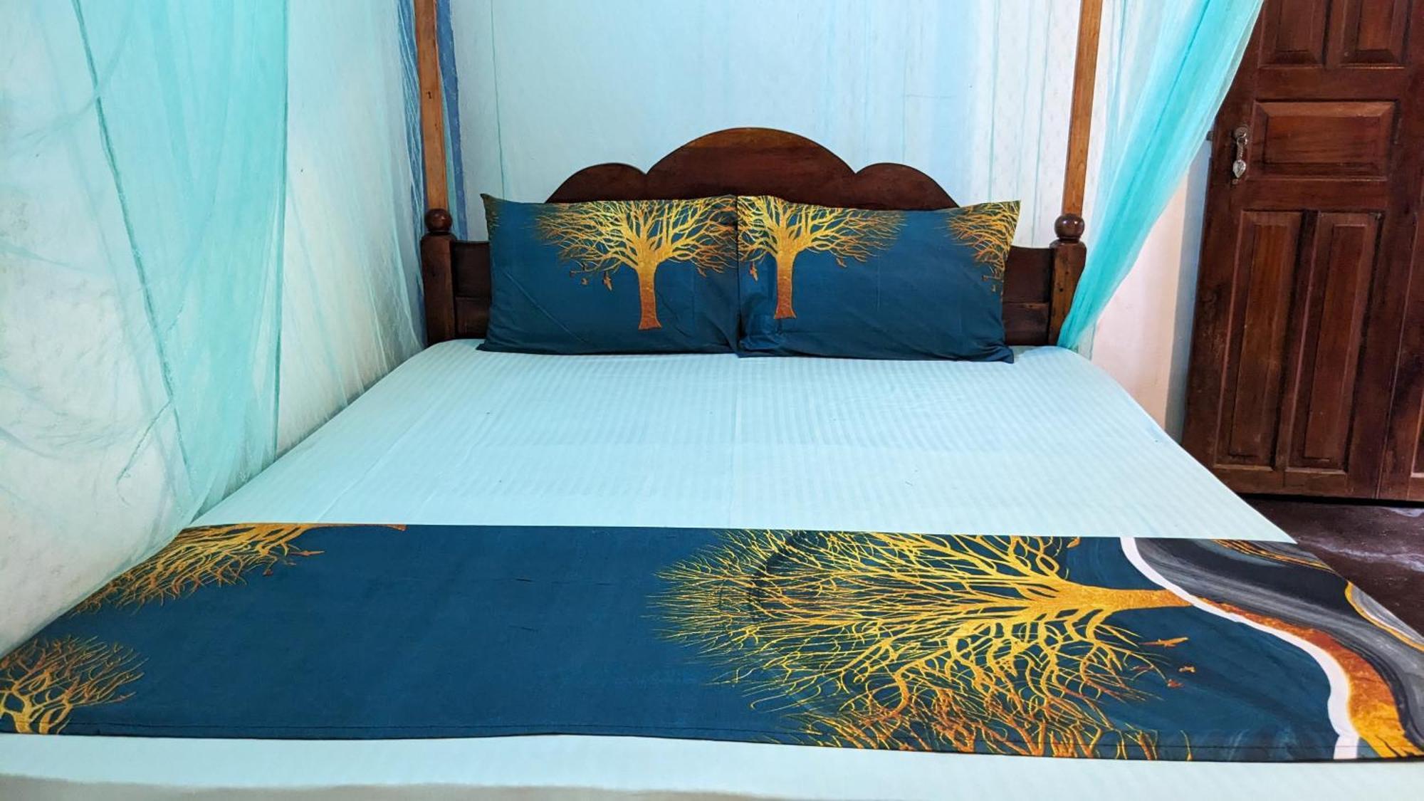 Canoe Beach Resort Tangalle Exteriör bild