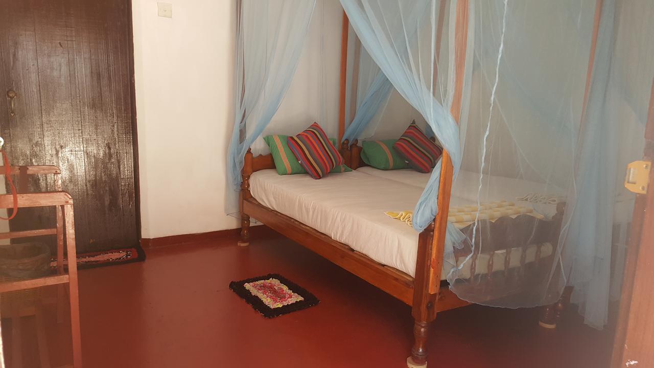 Canoe Beach Resort Tangalle Exteriör bild